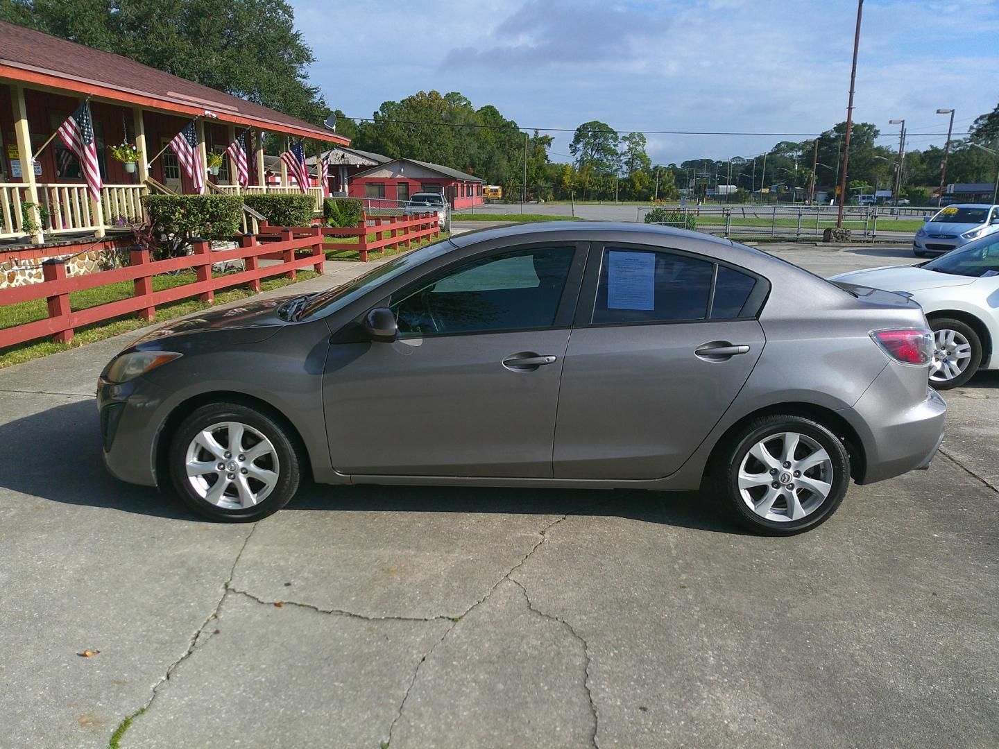 2011 SILVER MAZDA MAZDA3 TOURING (JM1BL1VF1B1) , located at 1200 Cassat Avenue, Jacksonville, FL, 32205, (904) 695-1885, 30.302404, -81.731033 - Photo#1